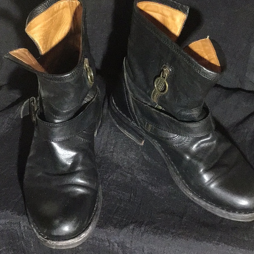 Fiorentini and Baker Black Leather Boots
37.5 made in ITALY.